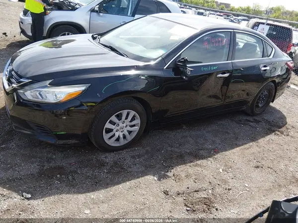 1N4AL3AP8JC236393 2018 NISSAN ALTIMA - Image 2