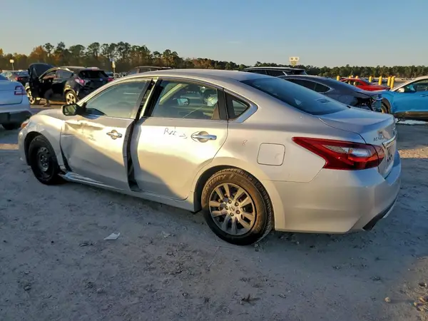 1N4AL3AP8JC243389 2018 NISSAN ALTIMA - Image 2