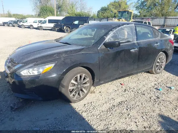 1N4AL3AP8JC245739 2018 NISSAN ALTIMA - Image 2