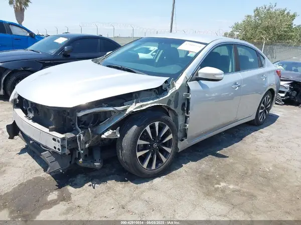 1N4AL3AP8JC247393 2018 NISSAN ALTIMA - Image 2