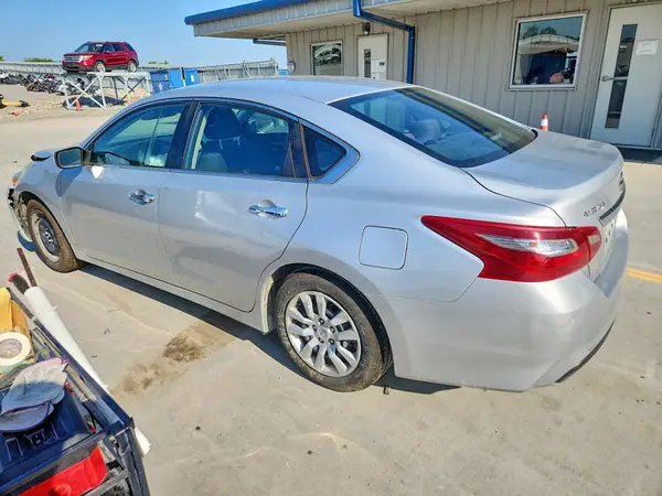 1N4AL3AP8JC250746 2018 NISSAN ALTIMA - Image 2