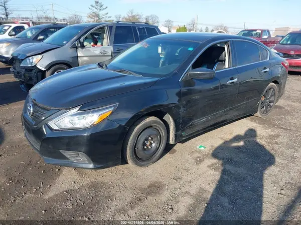 1N4AL3AP8JC257258 2018 NISSAN ALTIMA - Image 2