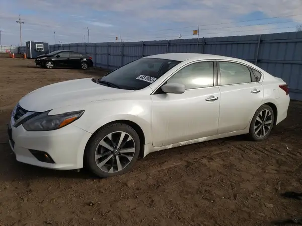 1N4AL3AP8JC262458 2018 NISSAN ALTIMA - Image 1