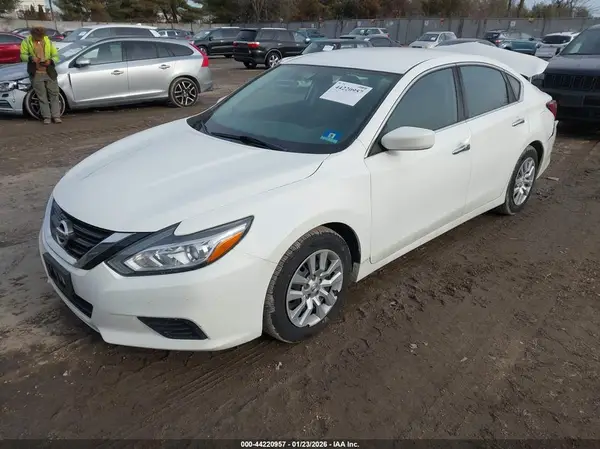 1N4AL3AP8JC264520 2018 NISSAN ALTIMA - Image 2