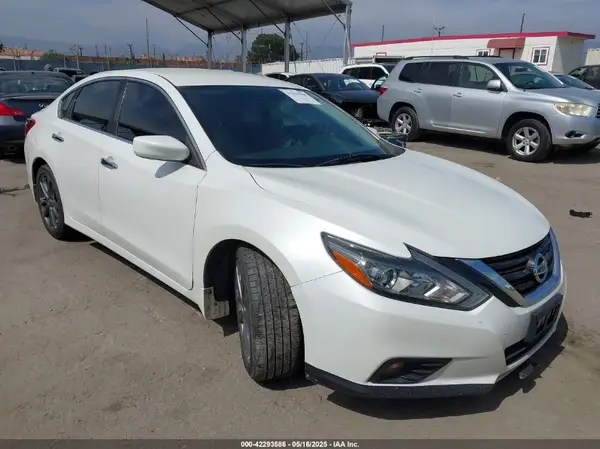 1N4AL3AP8JC269331 2018 NISSAN ALTIMA - Image 1