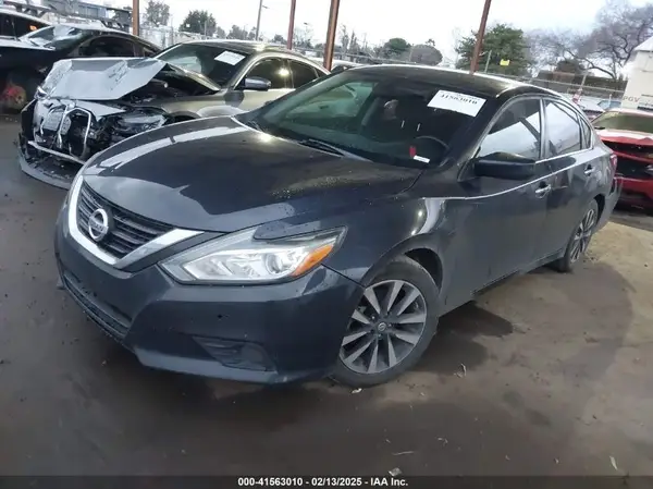 1N4AL3AP8JC275968 2018 NISSAN ALTIMA - Image 2