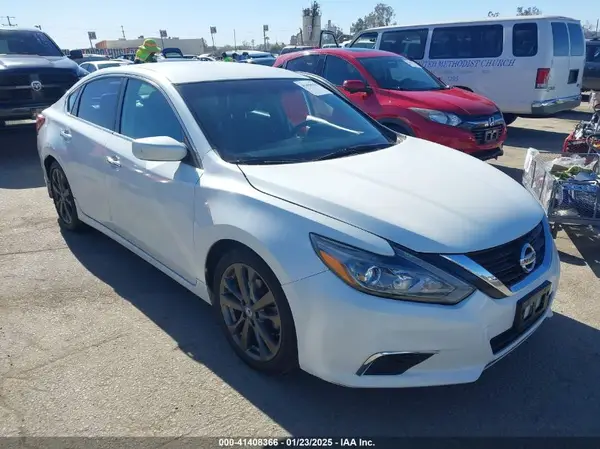 1N4AL3AP8JC278675 2018 NISSAN ALTIMA - Image 1