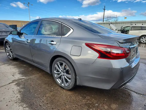1N4AL3AP8JC284749 2018 NISSAN ALTIMA - Image 2