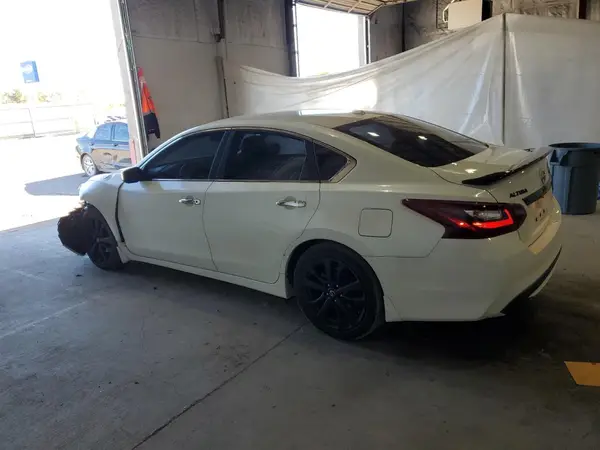 1N4AL3AP8JC290339 2018 NISSAN ALTIMA - Image 2