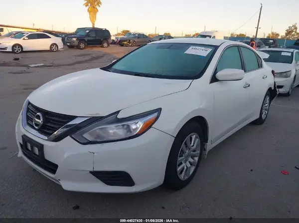 1N4AL3AP8JC290678 2018 NISSAN ALTIMA - Image 2