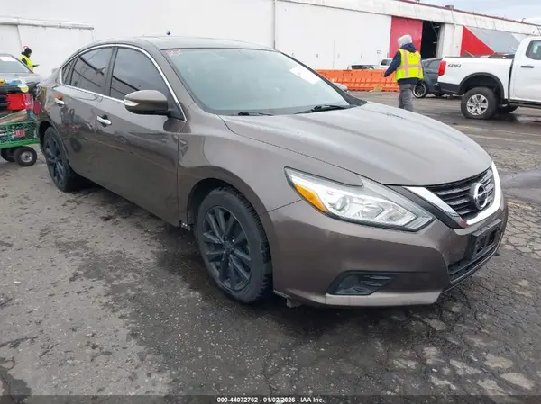 1N4AL3AP9GC130088 2016 NISSAN ALTIMA - Image 1