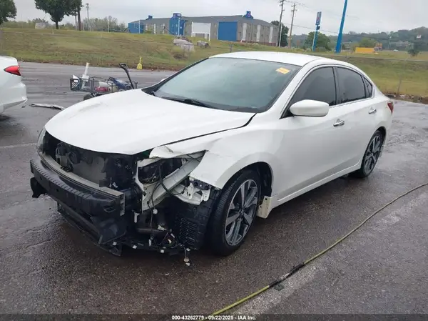 1N4AL3AP9HC256968 2017 NISSAN ALTIMA - Image 2