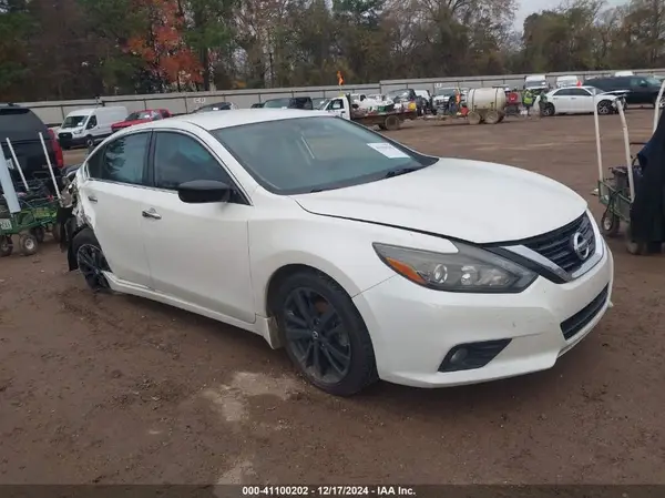 1N4AL3AP9HC261068 2017 NISSAN ALTIMA - Image 1