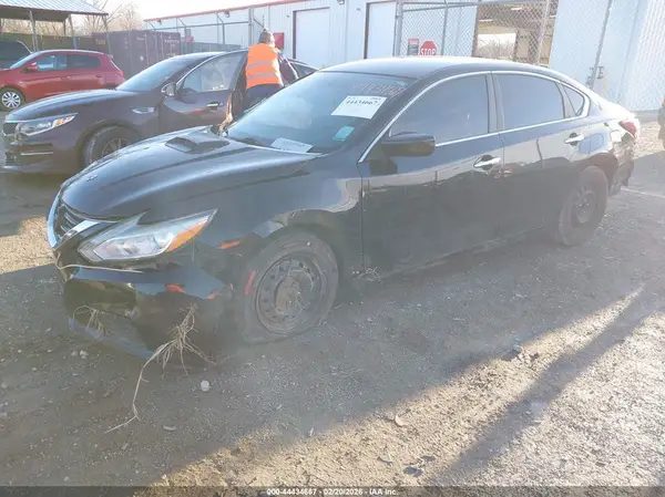 1N4AL3AP9JC125447 2018 NISSAN ALTIMA - Image 2
