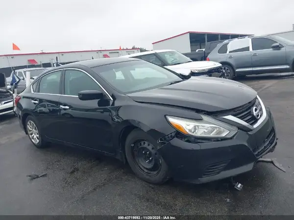 1N4AL3AP9JC141373 2018 NISSAN ALTIMA - Image 1