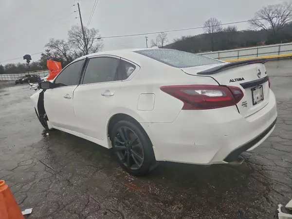 1N4AL3AP9JC161073 2018 NISSAN ALTIMA - Image 2