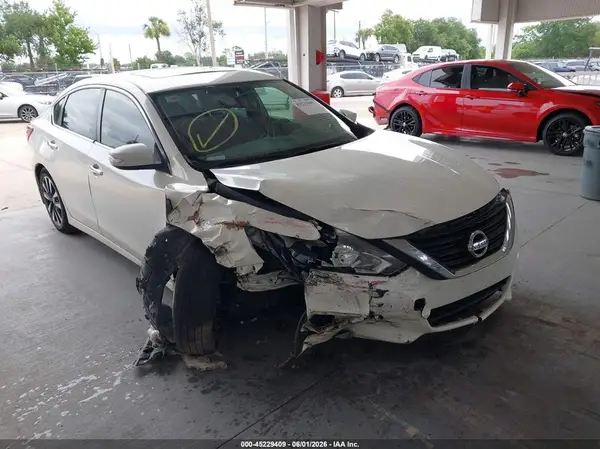 1N4AL3AP9JC171053 2018 NISSAN ALTIMA - Image 1