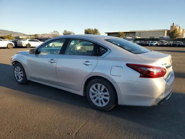 1N4AL3AP9JC174776 2018 NISSAN ALTIMA - Image 2
