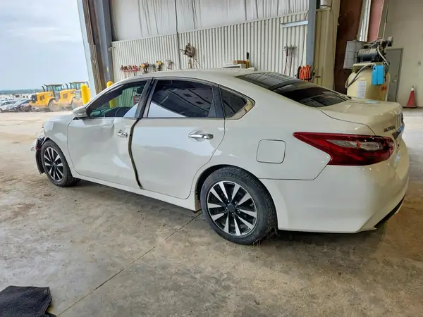 1N4AL3AP9JC188788 2018 NISSAN ALTIMA - Image 2