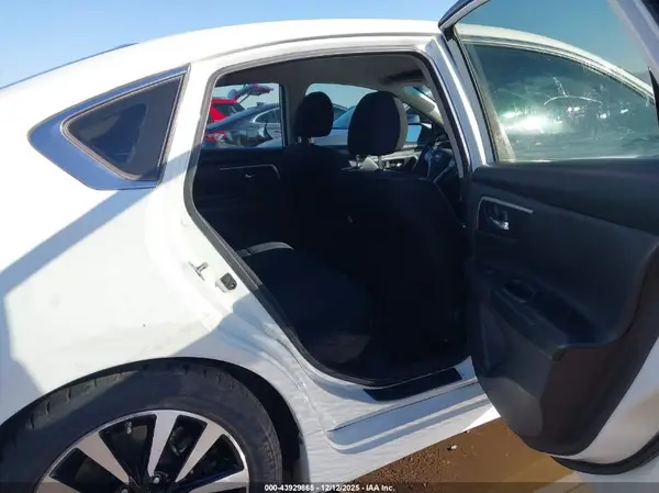 1N4AL3AP9JC207274 2018 NISSAN ALTIMA - Image 8