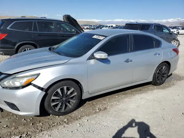 1N4AL3AP9JC227556 2018 NISSAN ALTIMA - Image 1