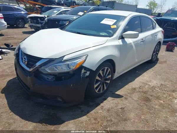 1N4AL3AP9JC241943 2018 NISSAN ALTIMA - Image 2