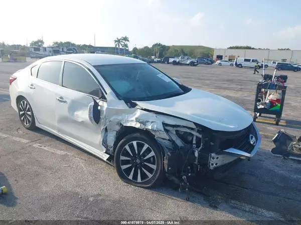 1N4AL3AP9JC269564 2018 NISSAN ALTIMA - Image 1
