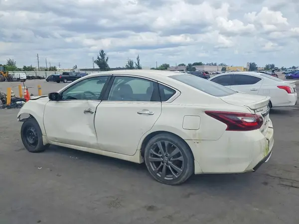 1N4AL3AP9JC279852 2018 NISSAN ALTIMA - Image 2