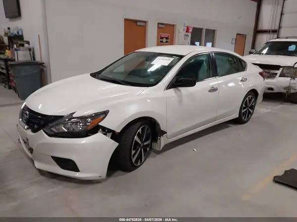 1N4AL3AP9JC475001 2018 NISSAN ALTIMA - Image 2