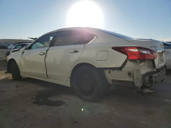 1N4AL3APXGC211083 2016 NISSAN ALTIMA - Image 2