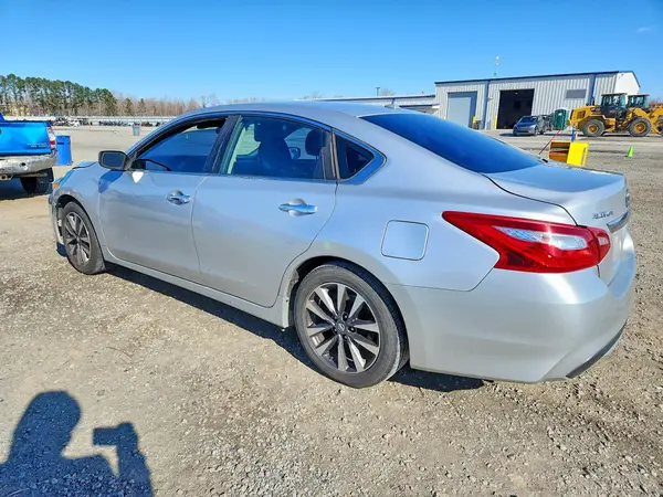 1N4AL3APXHC196778 2017 NISSAN ALTIMA - Image 2
