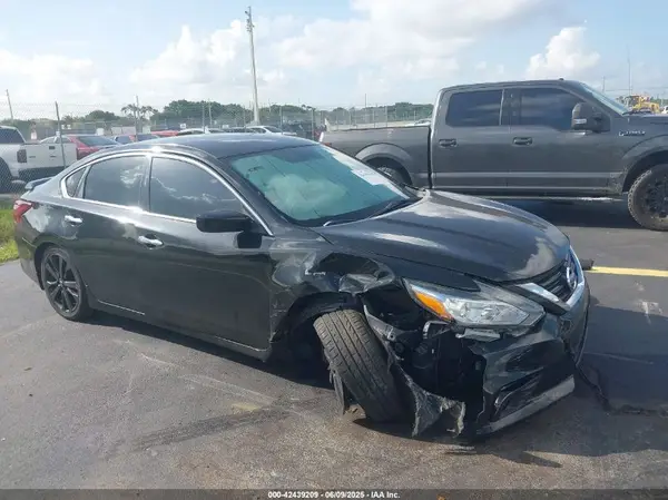 1N4AL3APXHC256767 2017 NISSAN ALTIMA - Image 1