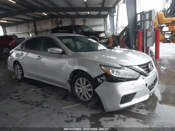 1N4AL3APXJC128387 2018 NISSAN ALTIMA - Image 1