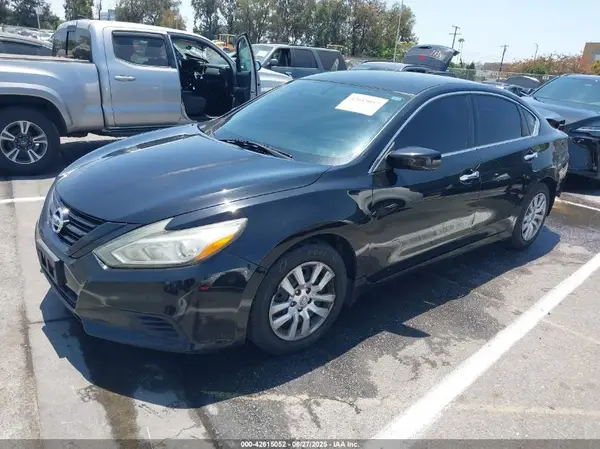 1N4AL3APXJC129880 2018 NISSAN ALTIMA - Image 2