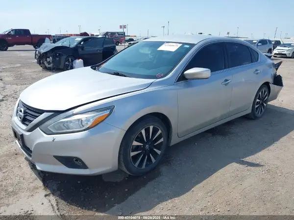 1N4AL3APXJC143133 2018 NISSAN ALTIMA - Image 2