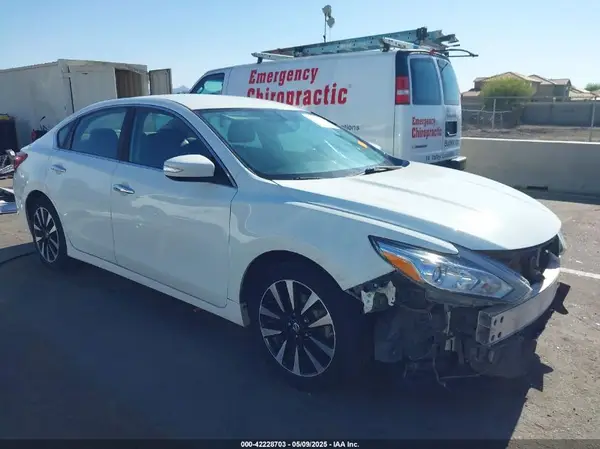 1N4AL3APXJC177377 2018 NISSAN ALTIMA - Image 1