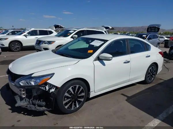 1N4AL3APXJC177377 2018 NISSAN ALTIMA - Image 2