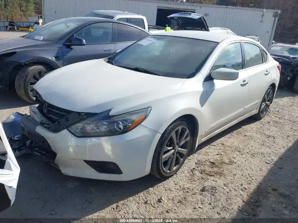 1N4AL3APXJC179100 2018 NISSAN ALTIMA - Image 2