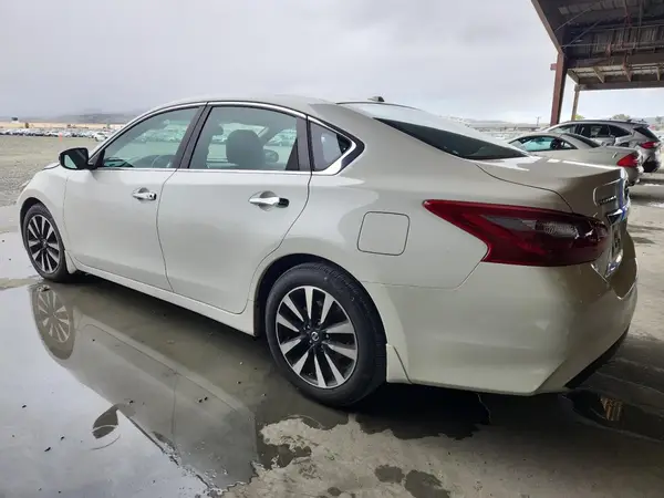 1N4AL3APXJC196690 2018 NISSAN ALTIMA - Image 2