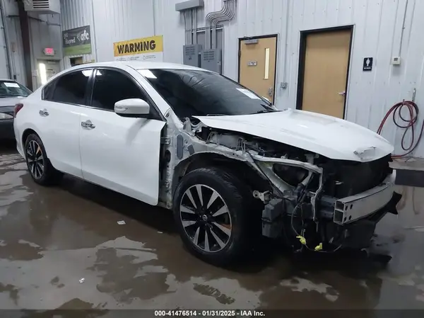 1N4AL3APXJC201659 2018 NISSAN ALTIMA - Image 1