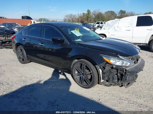 1N4AL3APXJC205985 2018 NISSAN ALTIMA - Image 1