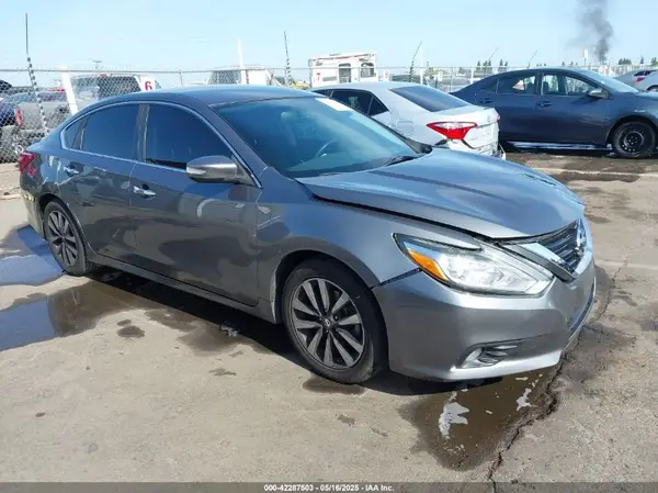 1N4AL3APXJC215335 2018 NISSAN ALTIMA - Image 1