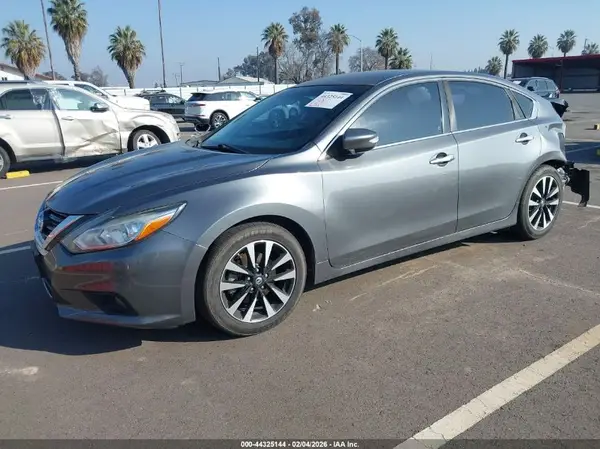 1N4AL3APXJC215822 2018 NISSAN ALTIMA - Image 2