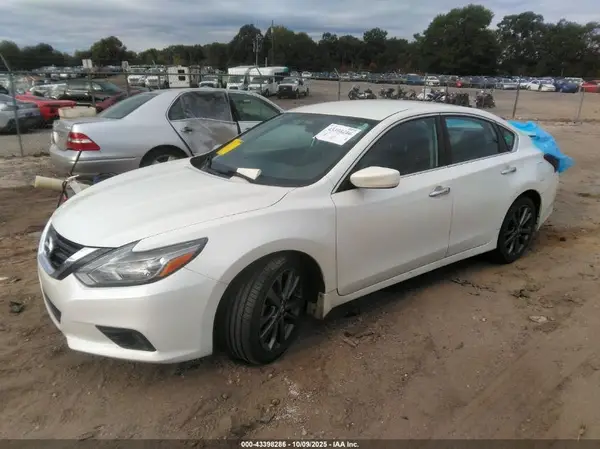 1N4AL3APXJC246973 2018 NISSAN ALTIMA - Image 2