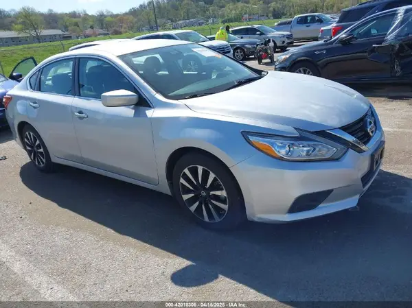 1N4AL3APXJC258864 2018 NISSAN ALTIMA - Image 1