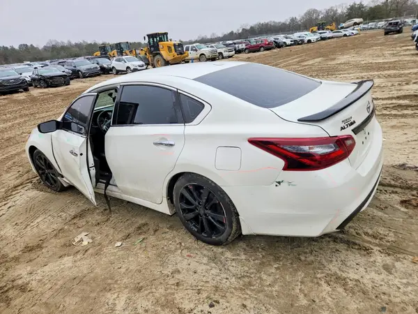 1N4AL3APXJC278015 2018 NISSAN ALTIMA - Image 2