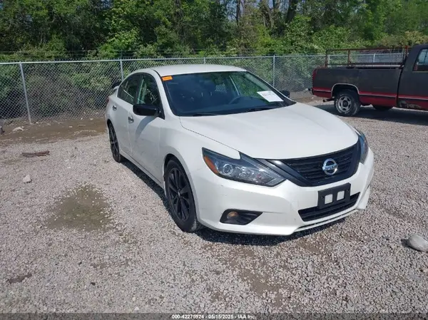 1N4AL3APXJC281593 2018 NISSAN ALTIMA - Image 1
