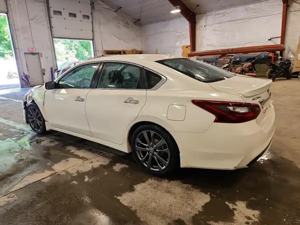 1N4AL3APXJC472379 2018 NISSAN ALTIMA - Image 2