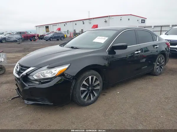 1N4AL3AT5JC195656 2018 NISSAN ALTIMA - Image 2