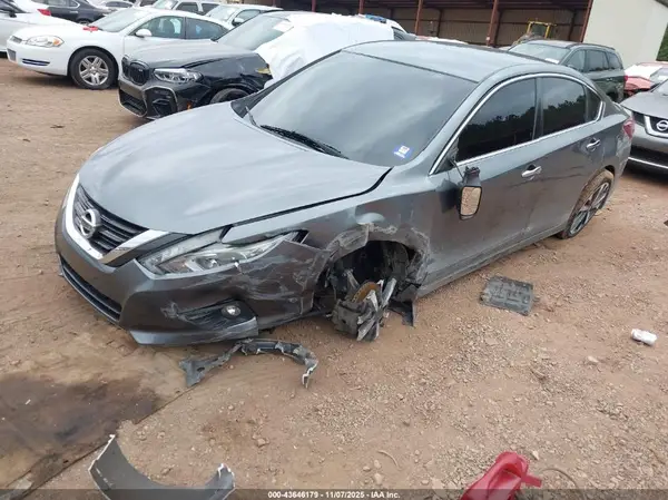 1N4AL3AT8HC125868 2017 NISSAN ALTIMA - Image 2